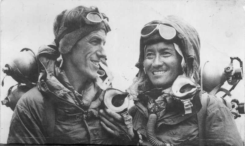 Edmund Hillary y Tenzing Norgay, primera acecinó con éxito. Wikimedia Commons